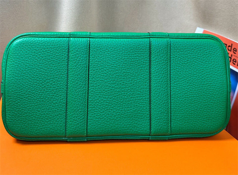  Structured top-handle bag front view 7