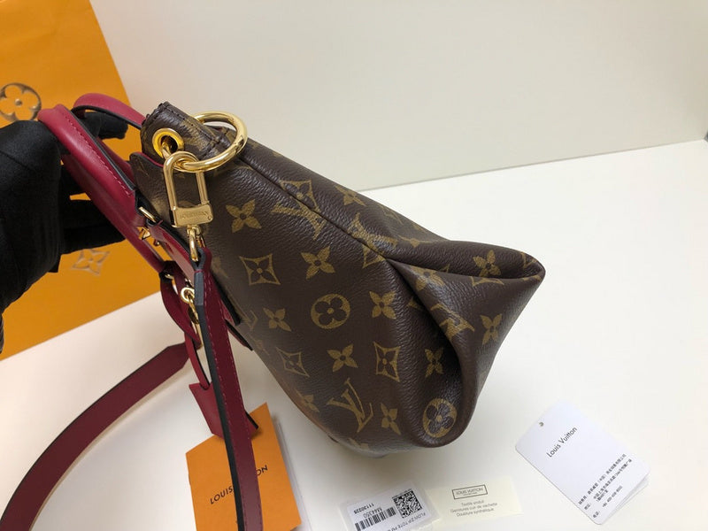 Handle and strap detail of sleek classic women's handbag – women's premium purse