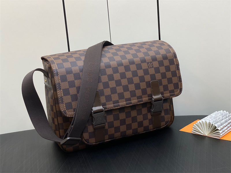  streamlined everyday bag styled with outfit