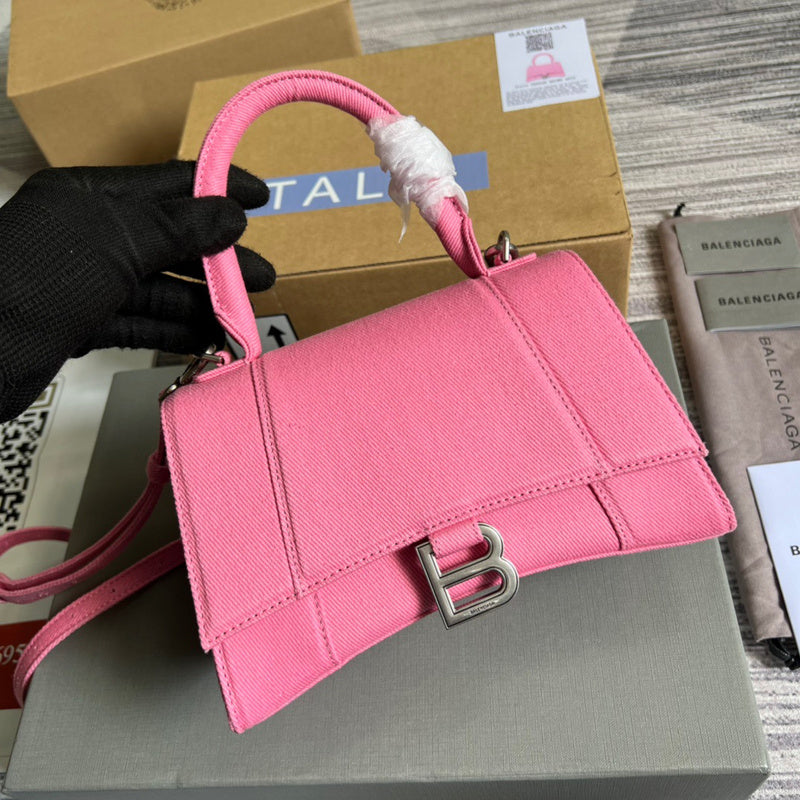 Statement Premium PU Leather Handbag - Chic Everyday Appeal | Women's Fashion Handbag #300 - hardware and detail close-up (image 5) of designer-inspired handbag