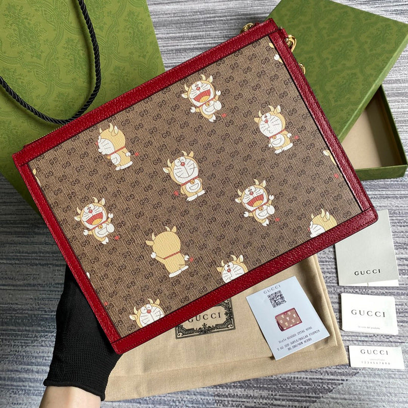Front view of polished modern women's handbag – women's everyday handbag