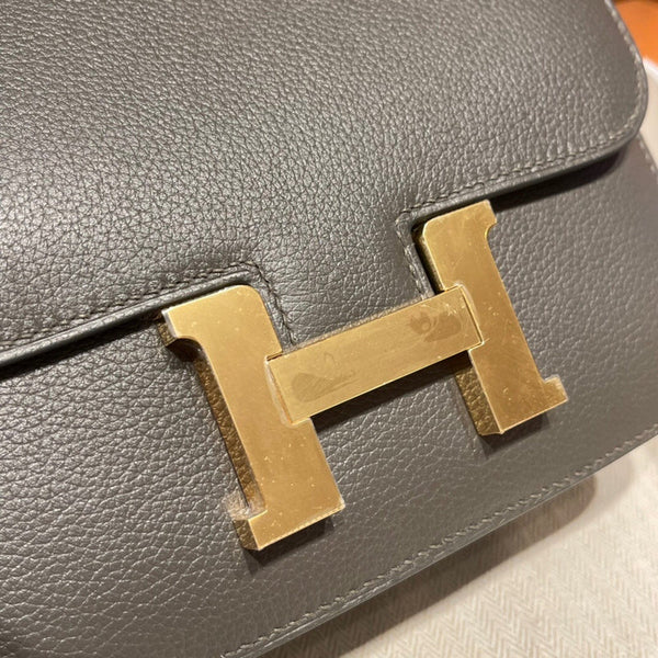 Close-up detail of balanced bag design