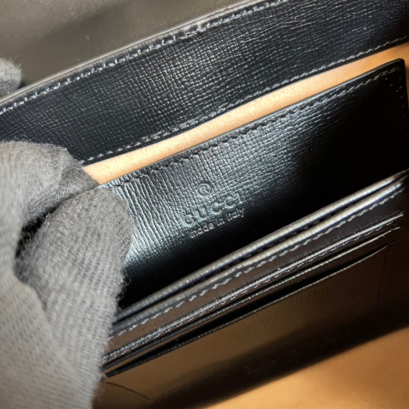Side profile of everyday-luxe modern women's handbag – women's premium purse