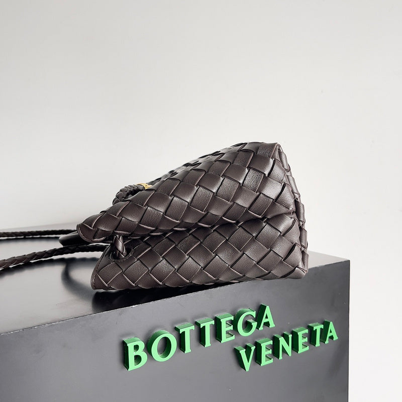 Sleek Vegan Leather Handbag - Chic Everyday Appeal | Women's Luxury Handbag #1578 - texture close-up (image 9) of designer-inspired handbag