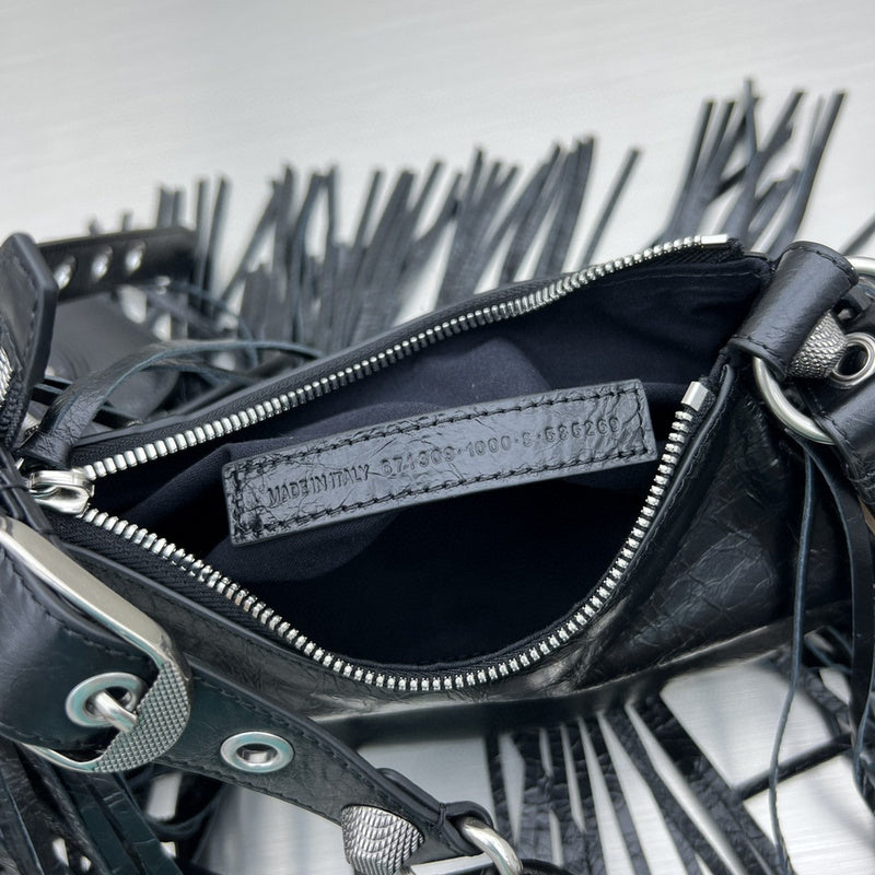 Zivas Charm Understated Luxury Statement Handbag (Structured Everyday Essential) – Detail View