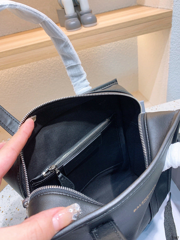 Ziva's Charm handbag – interior view (one versatile size)