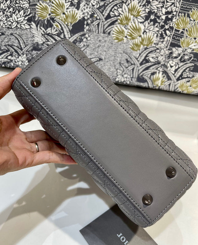 Handle and strap detail of premium chic women's handbag – women's designer-style accessory