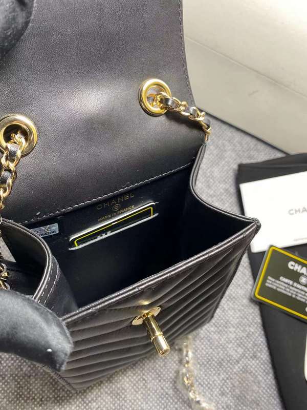 Zivas Charm Versatile Design Fashion Handbag (Everyday Luxury Essential) – Angled View