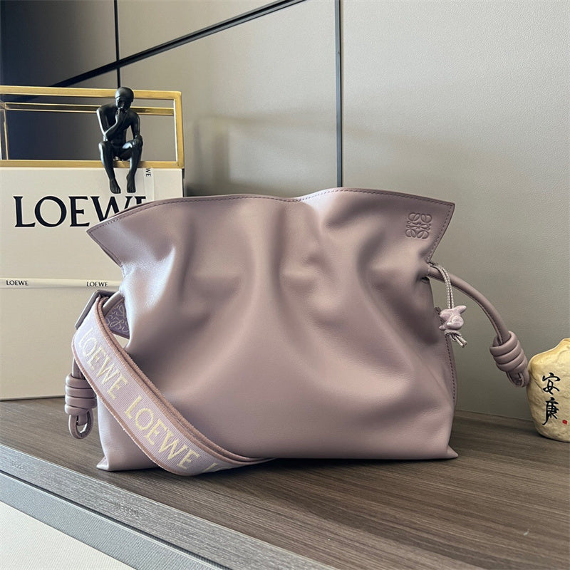 Ziva's Charm handbag – detail view (30cm*24.5cm*10.5cm)