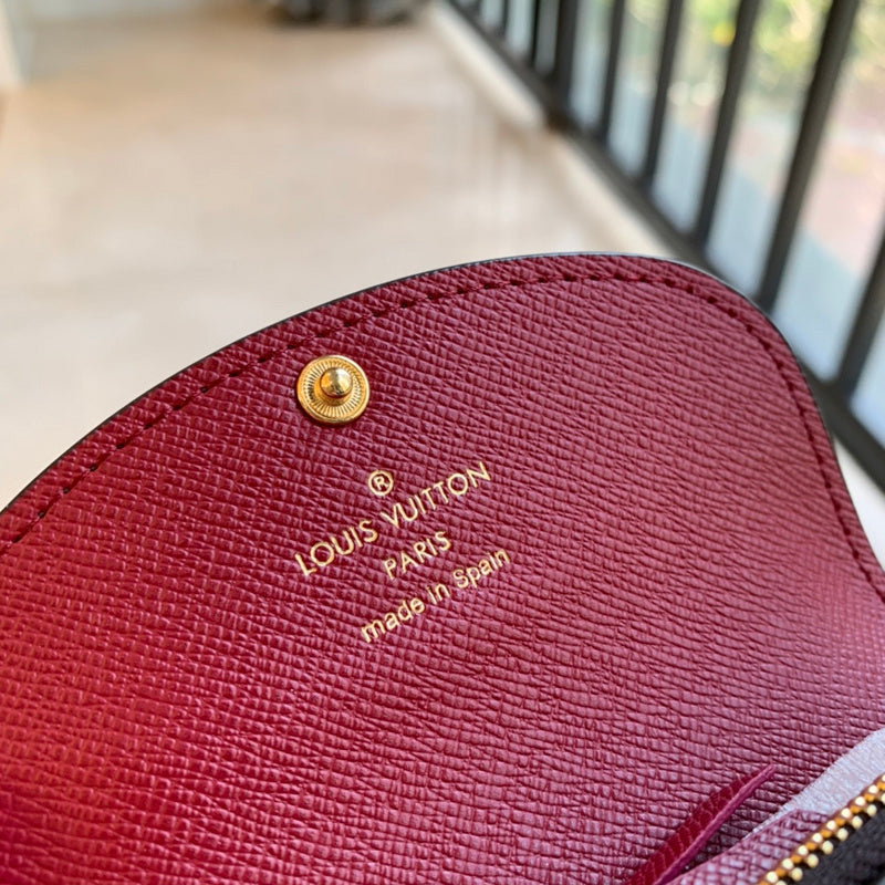 Styled lifestyle shot of sleek classic women's handbag – women's premium purse