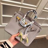  essential everyday bag detail view showing craftsmanship 14