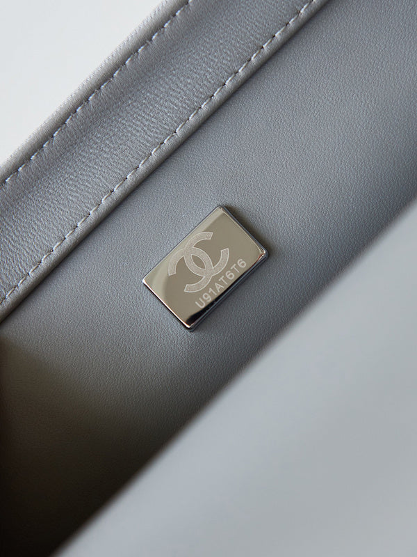  women's handbag, versatile design, view 3