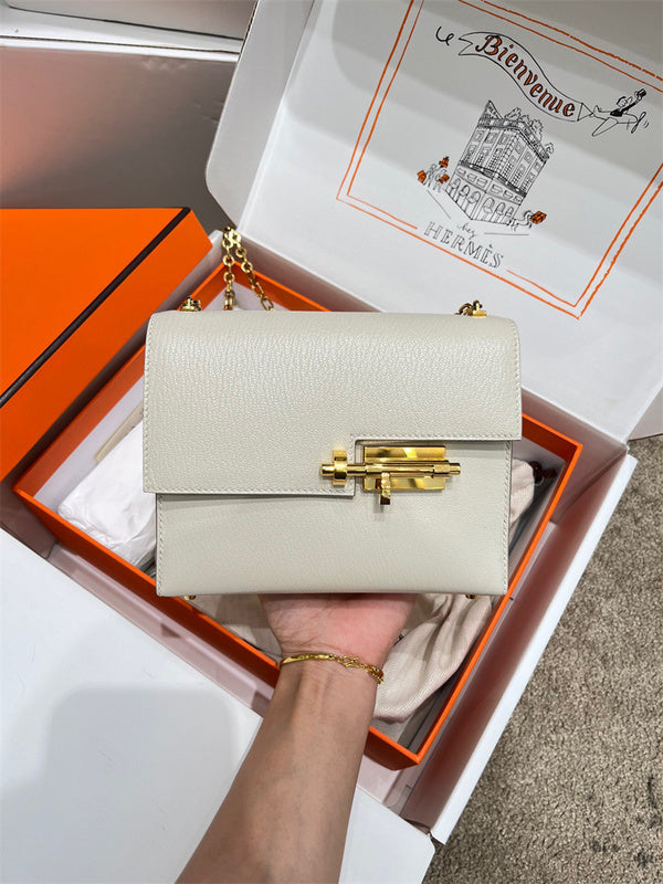  Chic everyday bag front view