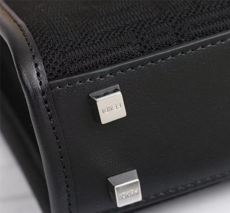 Ziva's Charm handbag – close-up view (Standard Size)