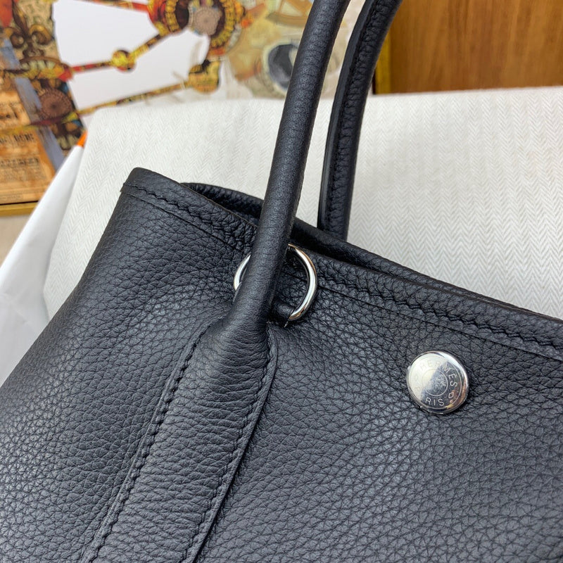 Interior view of fluid premium bag