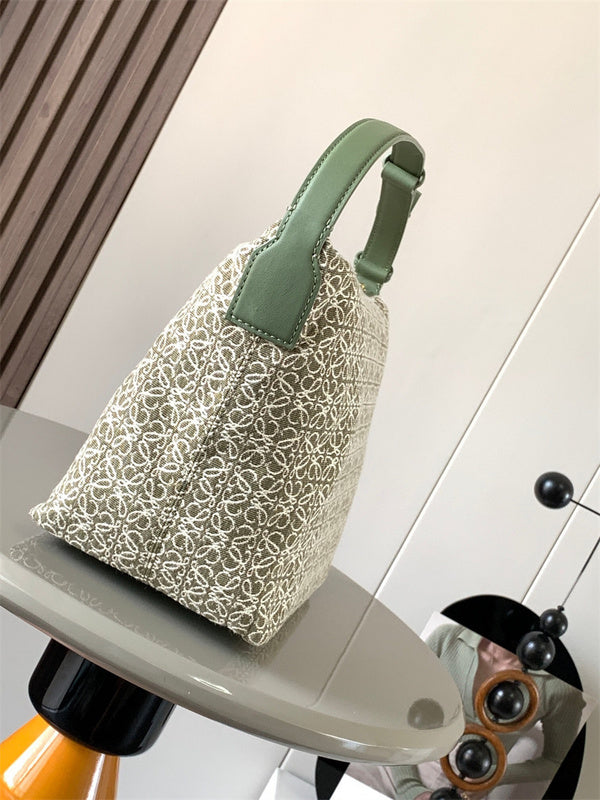 Ziva's Charm handbag – front view (21cm*17cm*13cm)