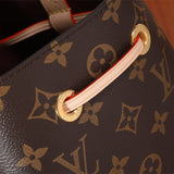  Sophisticated shoulder bag front view 7