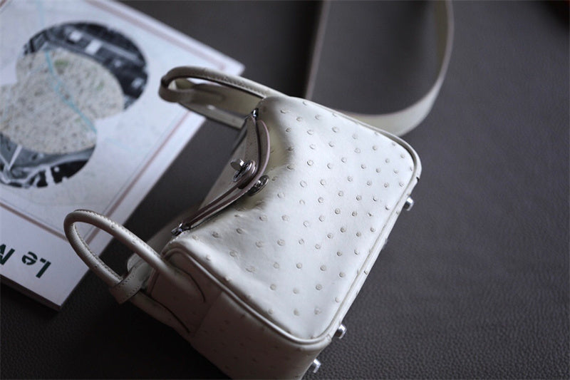  Tailored shopper bag carried on shoulder