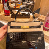  Elegant top-handle bag front view