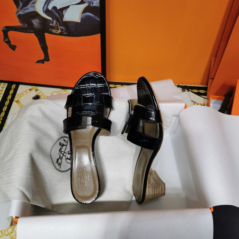 Hermès Red Platform Sandals - Angled View