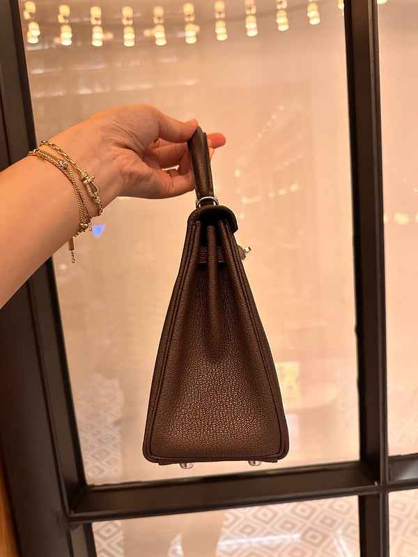  tote bag interior and compartment view 9