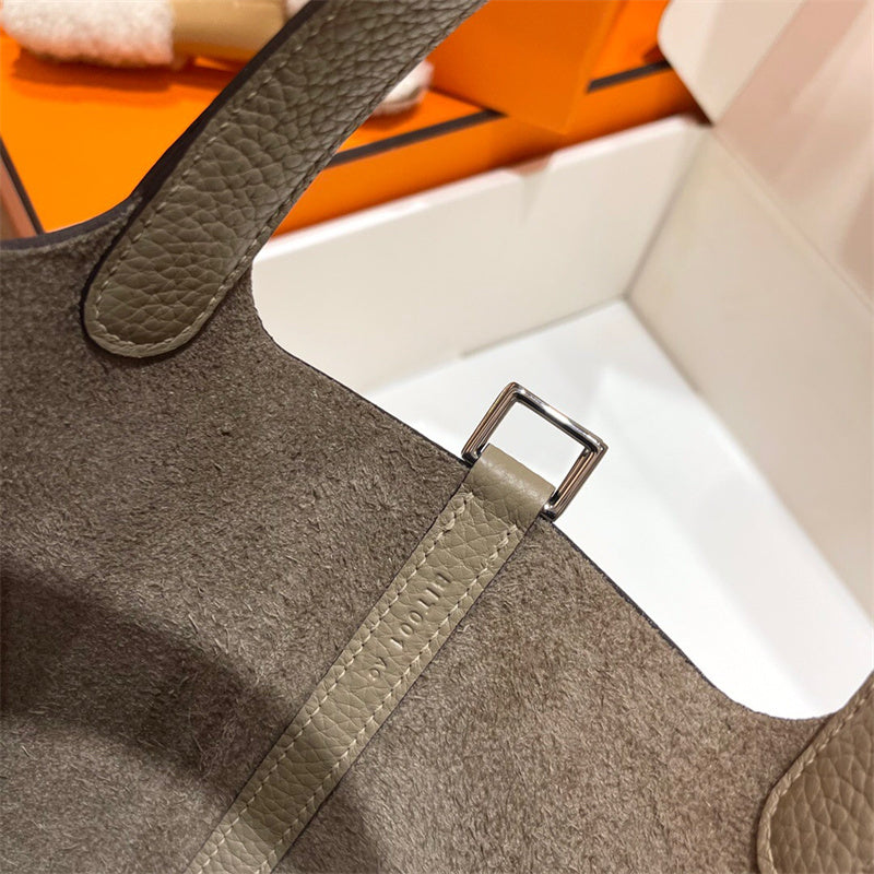  everyday bag interior and compartment view 9