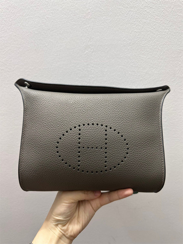  versatile tote bag styled with outfit 12