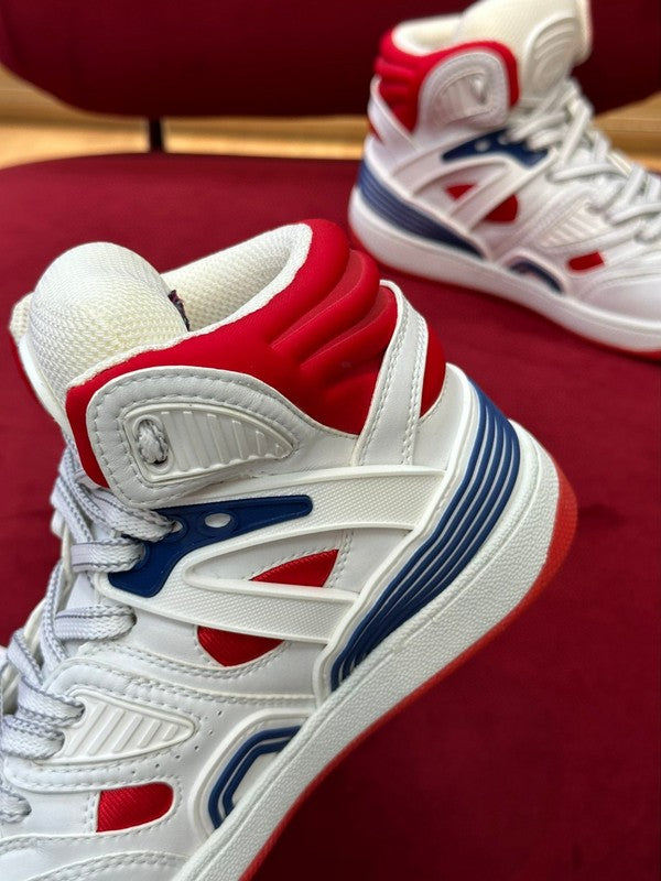 Gucci classic monochrome luxury sneakers view 4 low-top design
