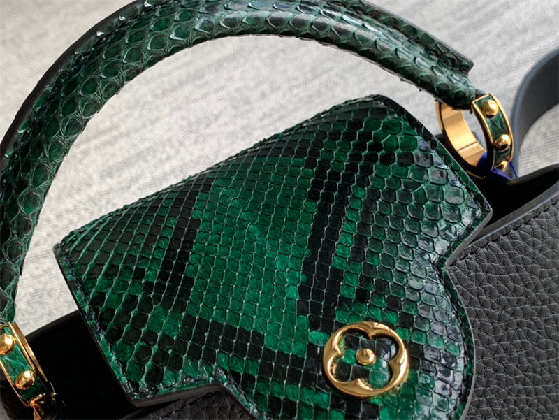  shopper bag close-up of hardware and finish 17