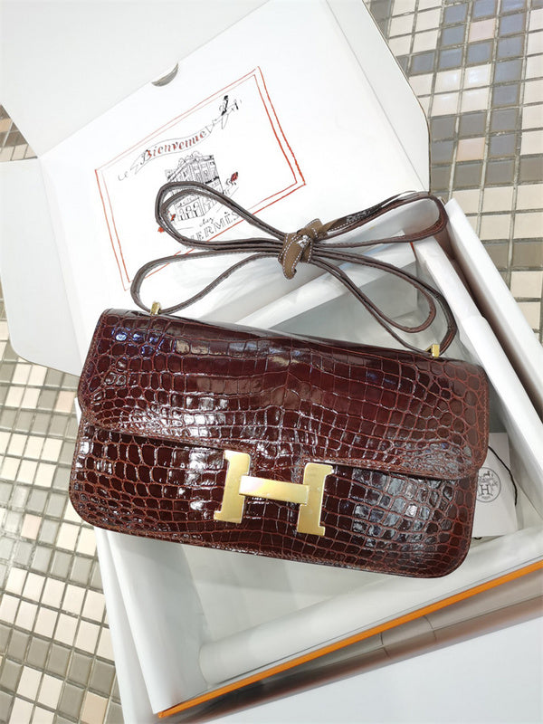  Tailored carryall bag front view 7