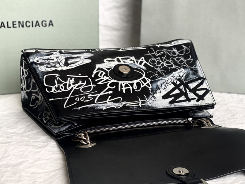 Zivas Charm Modern Edge Fashion Handbag (Refined Modern Silhouette) – Detail View