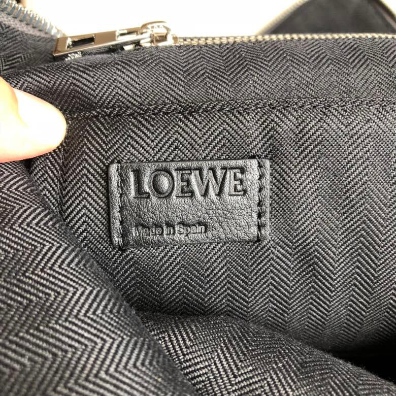 Ziva's Charm handbag – close-up view (Standard Size)