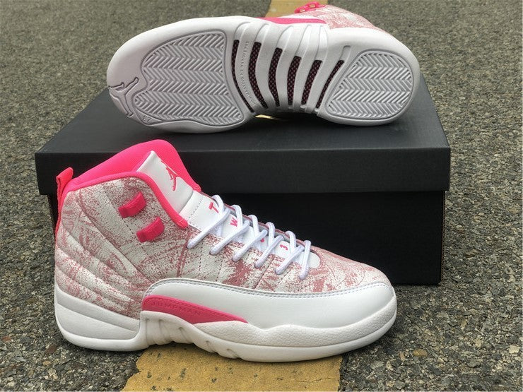 Nike Men's & Women's Luxury Lifestyle Trainers — Style 207 front view