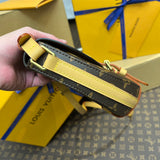  tote bag interior and compartment view