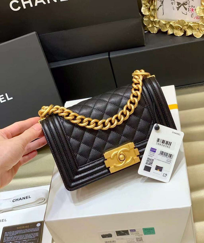  women's handbag, mid design, view 1