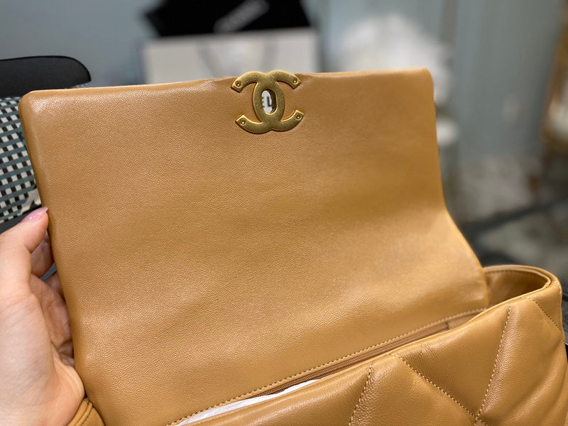 Zivas Charm Sleek Silhouette Designer Handbag (Versatile Style Statement) – Styled Look