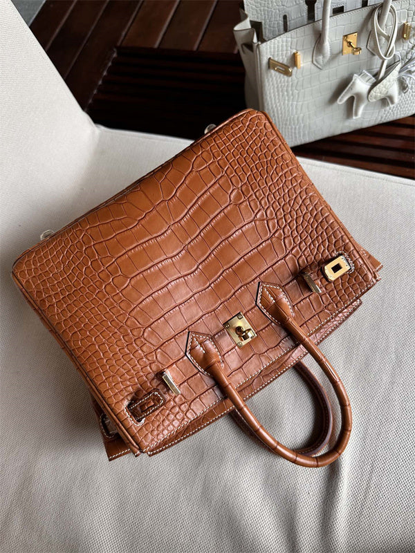  effortless tote bag styled with outfit