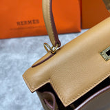 Side view of fluid structured handbag