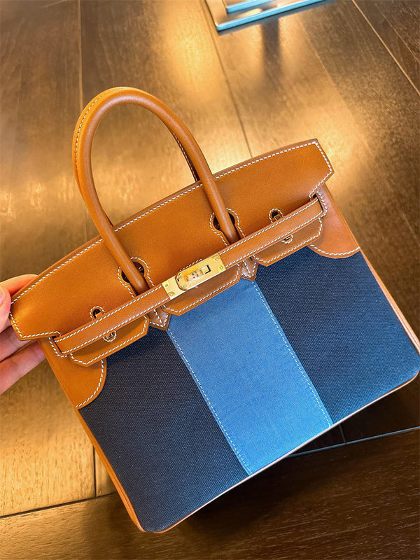  shoulder bag interior and compartment view