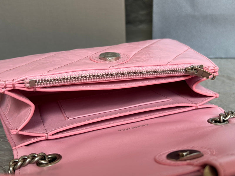 Zivas Charm Refined Everyday Style Statement Handbag (Modern Wardrobe Staple) – Close-Up Detail