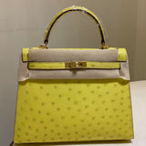  modern carryall bag detail view showing craftsmanship 8