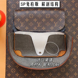  shoulder bag close-up of hardware and finish 41