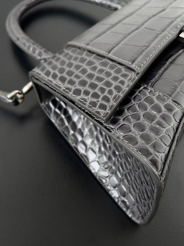 Zivas Charm Understated Luxury Statement Handbag (Modern Wardrobe Staple) – Interior View