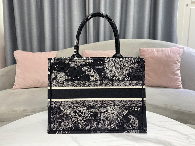 Close-up detail of classic structured women's handbag – women's premium purse