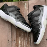 Nike Men's & Women's Luxury Low-Top Trainers — Style 225 hardware detail