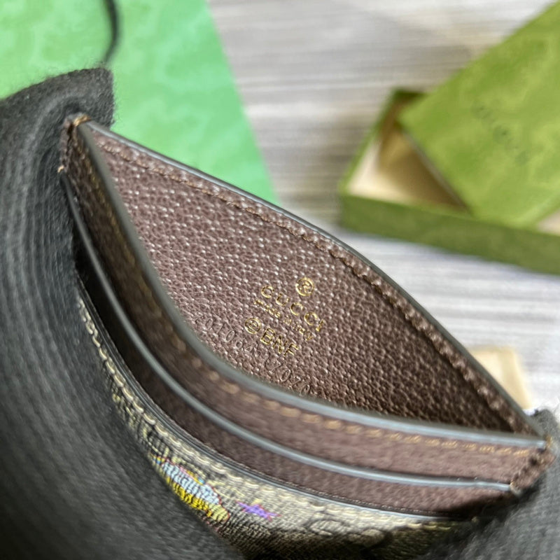 Close-up detail of everyday-luxe sleek women's handbag – women's designer-style accessory