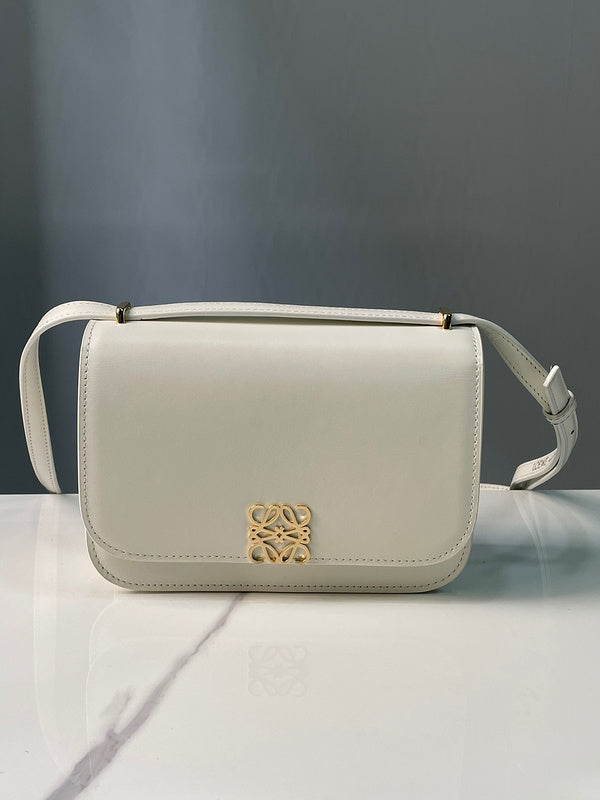 Ziva's Charm handbag – detail view (19cm*6cm*13.5cm)