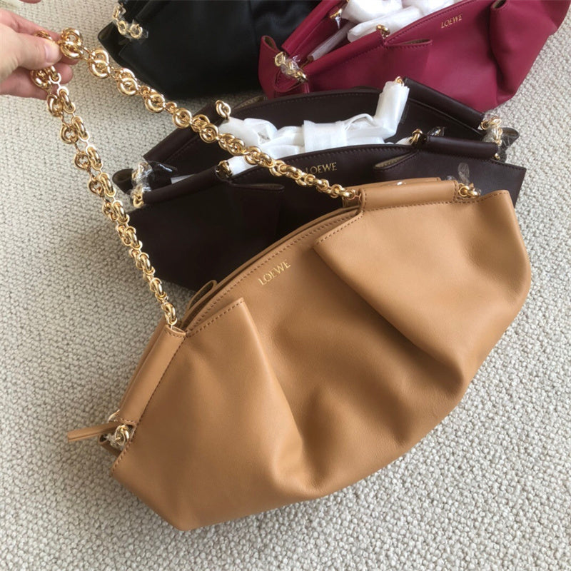 Ziva's Charm handbag – detail view (33cm*16cm*13cm)