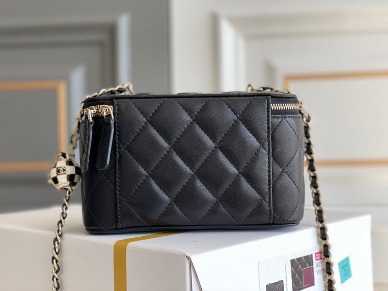 Zivas Charm Everyday Sophistication Designer Handbag (Versatile Style Statement) – Close-Up Detail