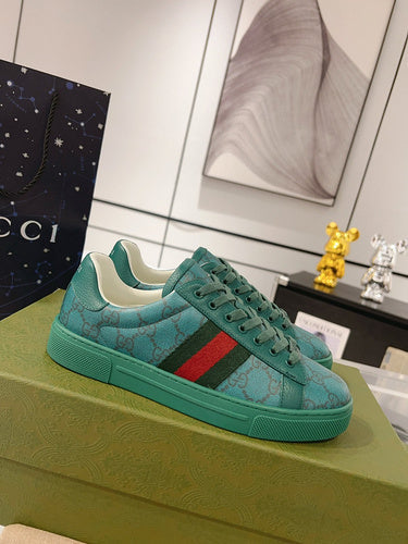 Gucci bold contrast luxury sneakers view 11 minimalist modern build